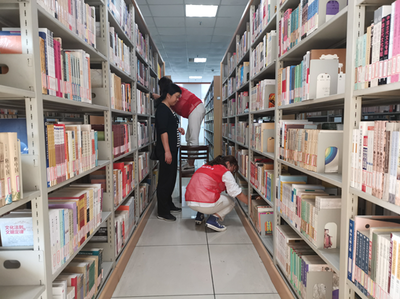 生态与生物资源系学生党支部开展图书整理志愿服务